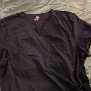 Men’s Scrub Dickies Top V-Neck 4XL Navy blue w brown stitching. Great condition!
